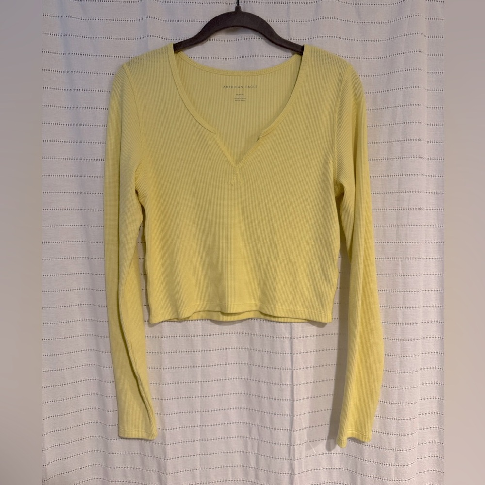 American Eagle Outfitters V-Neck Yellow Long Sleeve Top Size Medium